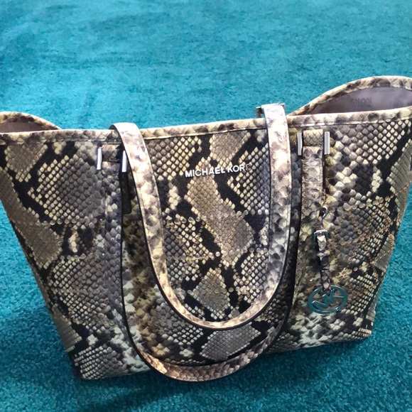 Michael Kors python print. SOLD ON ANOTHER SITE‼️ - Picture 1 of 8